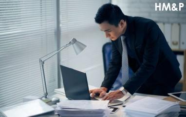 What do businesses do in the midst of the "violent flow" of Vietnamese law? 